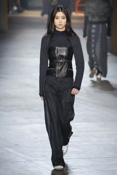 Look 28